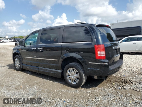 2010 Chrysler Town & Country Limited z VIN 2A4RR7DX0AR387518, wystawiony jako Copart lot #55501025 z przebiegiem 87 823 mil mil oraz Szkoda całkowita • Salvage title. Historia ofert i sprzedaży dostępna na DreamBid. Obrazek 2.