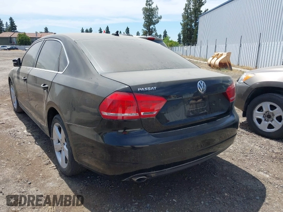 2014 Volkswagen Passat SE z VIN 1VWBT7A39EC073971, wystawiony jako IAAI lot #42266759 z przebiegiem 150 114 mil mil oraz . Historia ofert i sprzedaży dostępna na DreamBid. Obrazek 3.