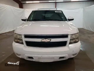 2008 Chevrolet Tahoe 2LT z VIN 1GNFC13078R152116, wystawiony jako Copart lot #42241295 z przebiegiem 224 882 mil mil oraz Czysty tytuł • Clean title. Historia ofert i sprzedaży dostępna na DreamBid. Obrazek 5.
