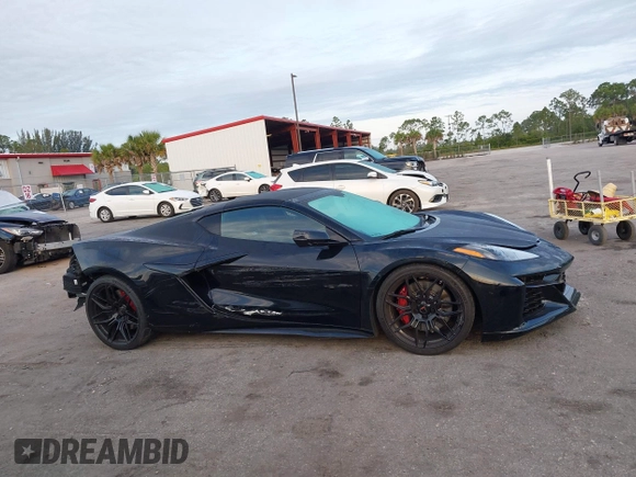 2023 Chevrolet Corvette 2LZ z VIN 1G1YE2D37P5601920, wystawiony jako IAAI lot #42228296 z przebiegiem 19 976 mil mil oraz . Historia ofert i sprzedaży dostępna na DreamBid. Obrazek 13.