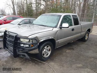 2000 Chevrolet Silverado 1500 LS with VIN 2GCEC19T1Y1380448, listed as a IAAI auction lot 41551018 with 236,697 mi miles. Bid and sale history available at carsss.com. Image 17.