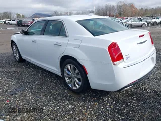 2019 Chrysler 300 Limited with VIN 2C3CCAKGXKH577948, listed as a IAAI auction lot 40908813 with 117,602 mi miles. Bid and sale history available at carsss.com. Image 3.