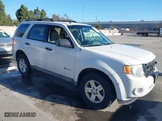 2009 Ford Escape Hybrid with VIN 1FMCU49329KB22460, listed as a IAAI auction lot 41681078 with 277,665 mi miles. Bid and sale history available at carsss.com. Image 1.