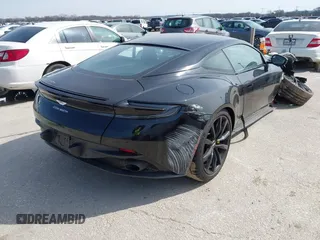 2018 Aston Martin DB11 z VIN SCFRMFAV5JGL04914, wystawiony jako IAAI lot #41538145 z przebiegiem 40 703 mil mil oraz . Historia ofert i sprzedaży dostępna na DreamBid. Obrazek 4.