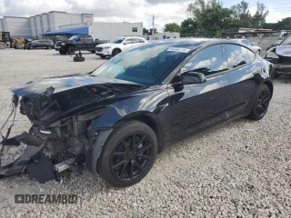 2022 Tesla Model 3 with VIN 5YJ3E1EA2NF124334, listed as a Copart auction lot 45390715 with 25,861 mi miles and Salvage Title. Bid and sale history available at carsss.com. Image 1.