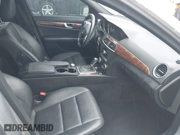 2014 Mercedes-Benz C 250 Sport с VIN WDDGF4HBXEG253583, выставлен на аукционе IAAI как лот 42189407 с пробегом 134 896 миль миль и . История ставок и продаж доступна на DreamBid. Изображение 5.
