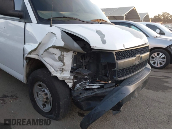 2006 Chevrolet Express Cargo Van with VIN 1GCGG25V861159751, listed as a IAAI auction lot 41121656 with 190,252 mi miles. Bid and sale history available at carsss.com. Image 6.