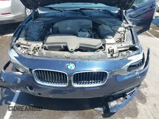 2017 BMW 3 Series 320i z VIN WBA8E1G58HNU14926, wystawiony jako IAAI lot #42150462 z przebiegiem 143 655 mil mil oraz . Historia ofert i sprzedaży dostępna na DreamBid. Obrazek 10.