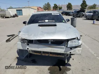 2001 Ford Mustang GT Deluxe z VIN 1FAFP42X61F165305, wystawiony jako Copart lot #53828935 z przebiegiem 175 538 mil mil oraz Szkoda całkowita • Salvage title. Historia ofert i sprzedaży dostępna na DreamBid. Obrazek 5.