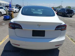 2022 Tesla Model 3 z VIN 5YJ3E1EA6NF332281, wystawiony jako IAAI lot #42198946 z przebiegiem 54 220 mil mil oraz . Historia ofert i sprzedaży dostępna na DreamBid. Obrazek 16.