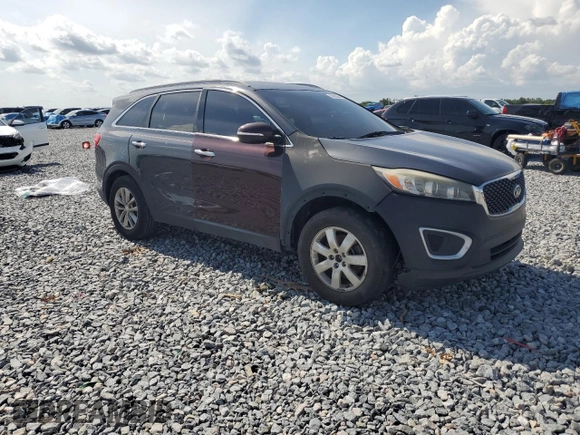 2018 Kia Sorento LX z VIN 5XYPG4A34JG425582, wystawiony jako Copart lot #58852865 z przebiegiem 157 170 mil mil oraz Czysty tytuł • Clean title. Historia ofert i sprzedaży dostępna na DreamBid. Obrazek 4.