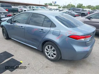 2023 Toyota Corolla LE z VIN 5YFB4MDE0PP073153, wystawiony jako IAAI lot #42279873 z przebiegiem 5 958 mil mil oraz . Historia ofert i sprzedaży dostępna na DreamBid. Obrazek 3.