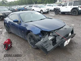 2019 Toyota 86 z VIN JF1ZNAA12K8701266, wystawiony jako IAAI lot #42507464 z przebiegiem 124 935 mil mil oraz . Historia ofert i sprzedaży dostępna na DreamBid. Obrazek 1.