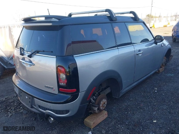 2009 MINI Cooper Clubman S with VIN WMWMM33579TP73734, listed as a IAAI auction lot 41284744 with 1 mi miles. Bid and sale history available at carsss.com. Image 4.