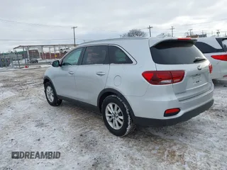 2019 Kia Sorento L with VIN 5XYPG4A31KG547981, listed as a IAAI auction lot 41253059 with 97,104 mi miles. Bid and sale history available at carsss.com. Image 3.