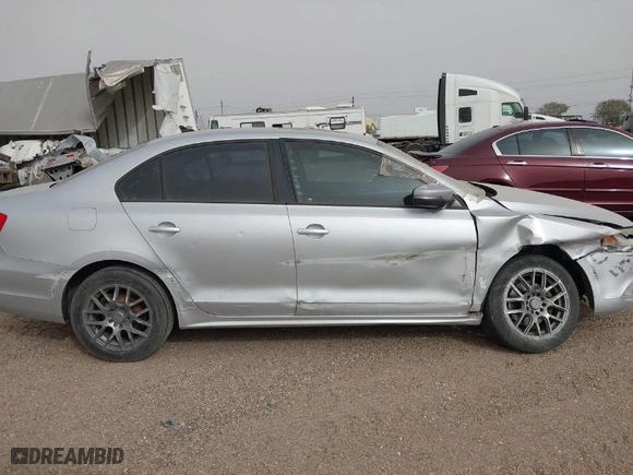 2011 Volkswagen Jetta Sedan SE w/Convenience with VIN 3VWDX7AJ2BM133286, listed as a IAAI auction lot 41731075 with 168,408 mi miles. Bid and sale history available at carsss.com. Image 13.