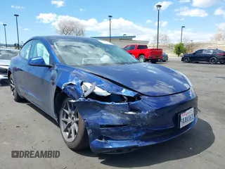 2022 Tesla Model 3 Long Range z VIN 5YJ3E1EBXNF168686, wystawiony jako IAAI lot #41933028 z przebiegiem 57 482 mil mil oraz . Historia ofert i sprzedaży dostępna na DreamBid. Obrazek 1.