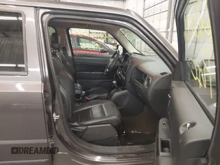 2016 Jeep Patriot Latitude z VIN 1C4NJRFB8GD658216, wystawiony jako IAAI lot #42102530 z przebiegiem 143 956 mil mil oraz . Historia ofert i sprzedaży dostępna na DreamBid. Obrazek 5.