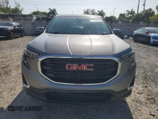 2020 GMC Terrain SLE z VIN 3GKALMEV5LL130522, wystawiony jako Copart lot #52151445 z przebiegiem 43 391 mil mil oraz Szkoda całkowita • Salvage title. Historia ofert i sprzedaży dostępna na DreamBid. Obrazek 5.