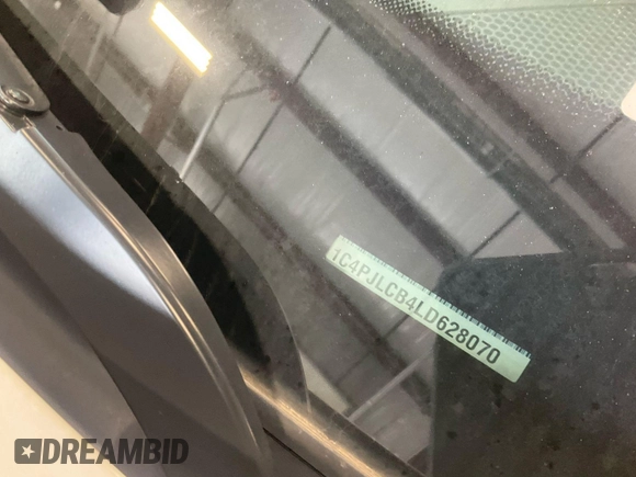 2020 Jeep Cherokee Latitude z VIN 1C4PJLCB4LD628070, wystawiony jako IAAI lot #42859811 z przebiegiem 119 307 mil mil oraz . Historia ofert i sprzedaży dostępna na DreamBid. Obrazek 13.