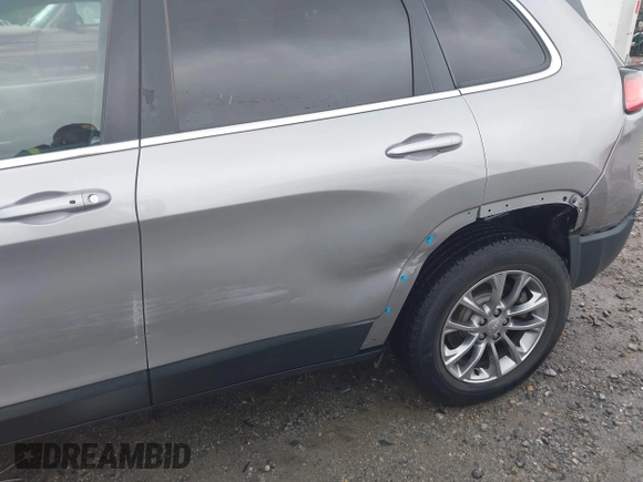 2019 Jeep Cherokee Latitude Plus with VIN 1C4PJMLX7KD104542, listed as a IAAI auction lot 41972055 with 105,129 mi miles. Bid and sale history available at carsss.com. Image 18.
