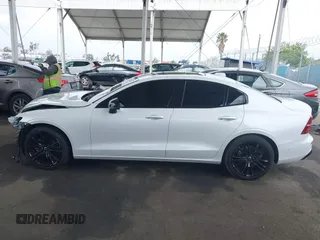 2024 Volvo S60 Plus Black Edition z VIN 7JRL12TH4RG305580, wystawiony jako IAAI lot #42174479 z przebiegiem 9731 mil mil oraz . Historia ofert i sprzedaży dostępna na DreamBid. Obrazek 15.