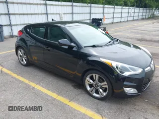 2013 Hyundai Veloster w/Red Int z VIN KMHTC6ADXDU164374, wystawiony jako IAAI lot #42846703 z przebiegiem 136 220 mil mil oraz . Historia ofert i sprzedaży dostępna na DreamBid. Obrazek 1.