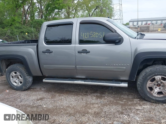 2007 Chevrolet Silverado 1500 LTZ with VIN 2GCEK13M471660691, listed as a IAAI auction lot 42152051 with 210,906 mi miles. Bid and sale history available at carsss.com. Image 13.