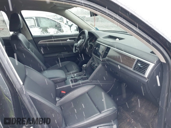 2018 Volkswagen Atlas SE z VIN 1V2LR2CA1JC515168, wystawiony jako IAAI lot #42024499 z przebiegiem 112 558 mil mil oraz . Historia ofert i sprzedaży dostępna na DreamBid. Obrazek 5.