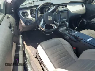 2014 Ford Mustang V6 z VIN 1ZVBP8AM9E5318520, wystawiony jako Copart lot #58080755 z przebiegiem 67 778 mil mil oraz Szkoda całkowita • Salvage title. Historia ofert i sprzedaży dostępna na DreamBid. Obrazek 8.