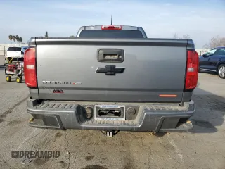 2020 Chevrolet Colorado 2WD Work Truck z VIN 1GCHSBEN7L1228007, wystawiony jako Copart lot #43006315 z przebiegiem 63 417 mil mil oraz Szkoda całkowita • Salvage title. Historia ofert i sprzedaży dostępna na DreamBid. Obrazek 6.