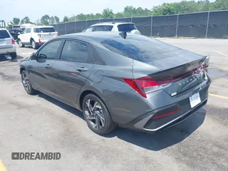 2025 Hyundai Elantra SEL Sport z VIN KMHLM4DG4SU980596, wystawiony jako IAAI lot #42295412 z przebiegiem 28 mil mil oraz . Historia ofert i sprzedaży dostępna na DreamBid. Obrazek 3.