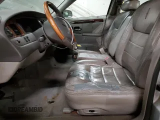 2002 Lincoln Town Car Signature z VIN 1LNHM82W02Y665486, wystawiony jako Copart lot #41381275 z przebiegiem Nie podano mil oraz Szkoda całkowita • Salvage title. Historia ofert i sprzedaży dostępna na DreamBid. Obrazek 7.
