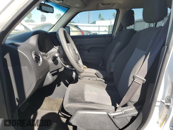 2017 Jeep Patriot Sport z VIN 1C4NJPBB4HD120494, wystawiony jako Copart lot #52203955 z przebiegiem 103 805 mil mil oraz Szkoda całkowita • Salvage title. Historia ofert i sprzedaży dostępna na DreamBid. Obrazek 7.