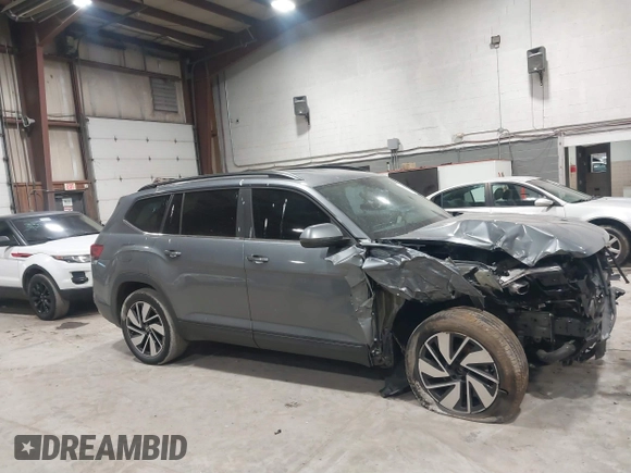 2024 Volkswagen Atlas SE with VIN 1V2HR2CA6RC534817, listed as a IAAI auction lot 41655227 with 39,214 mi miles and . Bid and sale history available at DreamBid. Image 14.