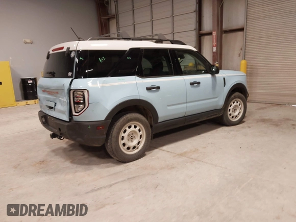 2023 Ford Bronco Sport Heritage z VIN 3FMCR9G63PRD69460, wystawiony jako IAAI lot #41588444 z przebiegiem 29 761 mil mil oraz . Historia ofert i sprzedaży dostępna na DreamBid. Obrazek 4.