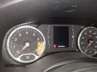 2018 Jeep Renegade Latitude z VIN ZACCJABB0JPH53344, wystawiony jako IAAI lot #41529063 z przebiegiem 102 758 mil mil oraz . Historia ofert i sprzedaży dostępna na DreamBid. Obrazek 7.