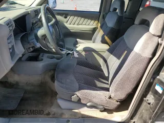 1996 GMC Sonoma SLS with VIN 1GTCS19XXT8530270, listed as a Copart auction lot 45520675 with 263,828 mi miles and Salvage Title. Bid and sale history available at carsss.com. Image 7.