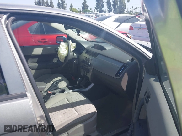 2008 Ford Focus SE with VIN 1FAHP35N88W242103, listed as a IAAI auction lot 39468422 with 169,911 mi miles. Bid and sale history available at carsss.com. Image 5.