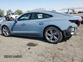 2023 Audi e-tron GT Premium Plus z VIN WAUFJBFW4P7002329, wystawiony jako Copart lot #58252313 z przebiegiem 2589 mil mil oraz . Historia ofert i sprzedaży dostępna na DreamBid. Obrazek 2.