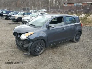 2013 Scion xD z VIN JTKKUPB47D1033754, wystawiony jako Copart lot #47550315 z przebiegiem 86 447 mil mil oraz Szkody całkowita. Historia ofert i sprzedaży dostępna na DreamBid. Obrazek 1.