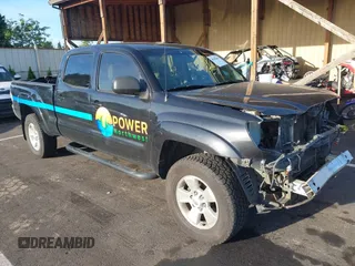2005 Toyota Tacoma PreRunner with VIN 5TEKU72NX5Z024621, listed as a IAAI auction lot 40382089 with 180,080 mi miles. Bid and sale history available at carsss.com. Image 1.