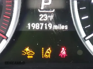 2016 Acura TLX Technology z VIN 19UUB1F59GA004672, wystawiony jako IAAI lot #41610950 z przebiegiem 198 719 mil mil oraz . Historia ofert i sprzedaży dostępna na DreamBid. Obrazek 15.