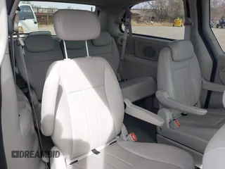 2007 Chrysler Town & Country Touring z VIN 2A4GP54L17R125711, wystawiony jako IAAI lot #41865946 z przebiegiem 169 558 mil mil oraz . Historia ofert i sprzedaży dostępna na DreamBid. Obrazek 15.