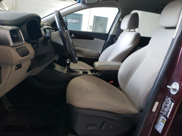 2017 Kia Sorento LX z VIN 5XYPGDA32HG220045, wystawiony jako Copart lot #56754725 z przebiegiem Nie podano mil oraz Czysty tytuł • Clean title. Historia ofert i sprzedaży dostępna na DreamBid. Obrazek 7.