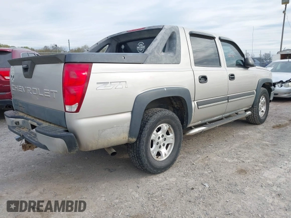 2004 Chevrolet Avalanche Z71 with VIN 3GNEK12T34G257773, listed as a IAAI auction lot 42060079 with 207,227 mi miles. Bid and sale history available at carsss.com. Image 4.
