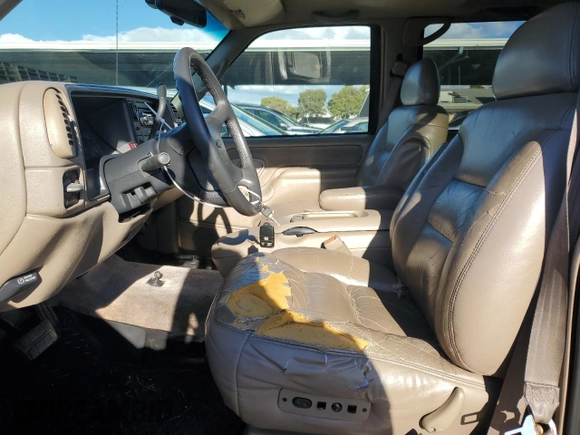 1996 Chevrolet Suburban z VIN 3GNGK26JXTG107228, wystawiony jako Copart lot #44741195 z przebiegiem 172 053 mil mil oraz Czysty tytuł • Clean title. Historia ofert i sprzedaży dostępna na DreamBid. Obrazek 7.