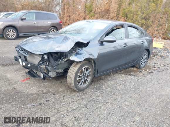 2022 Kia Forte LXS z VIN 3KPF24AD2NE501838, wystawiony jako IAAI lot #41022349 z przebiegiem 37 375 mil mil oraz . Historia ofert i sprzedaży dostępna na DreamBid. Obrazek 17.