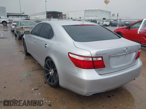 2008 Lexus LS 460 with VIN JTHBL46F085080285, listed as a IAAI auction lot 41086383 with 198,688 mi miles and . Bid and sale history available at carsss.com. Image 3.