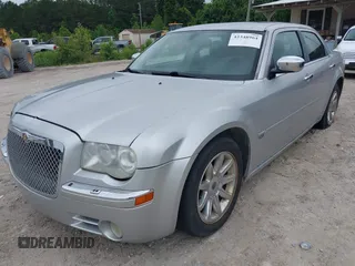 2006 Chrysler 300 C z VIN 2C3LA63H96H408536, wystawiony jako IAAI lot #42348964 z przebiegiem 139 904 mil mil oraz . Historia ofert i sprzedaży dostępna na DreamBid. Obrazek 6.